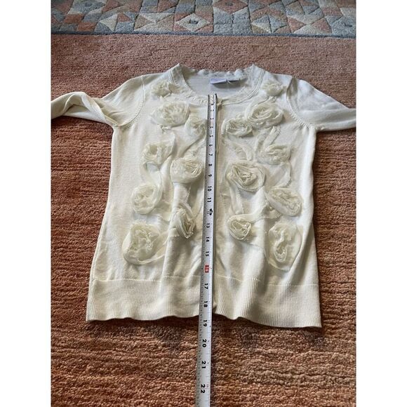 Studio V White Floral Rosette Cardigan XS 3D Applique Button Front Sweater - Picture 5 of 6